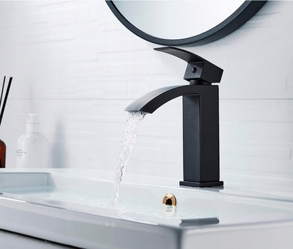 Izlietnes jaucējkrāns Ledeme